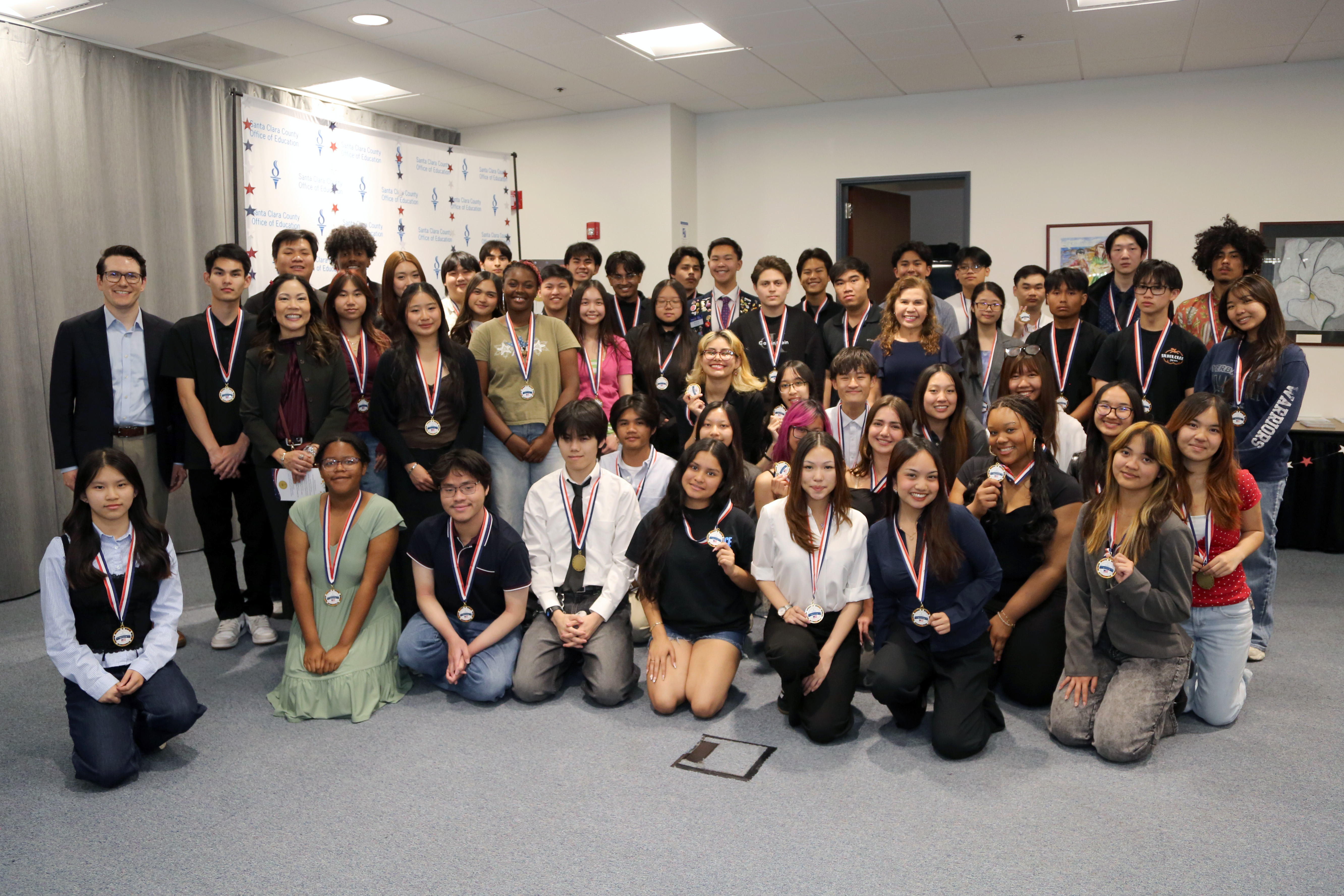 Large group of students from ESUHSD with their SSCE medals
